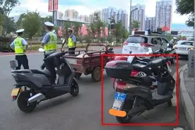 60V电动车有牌照、驾照，为什么还被查罚了？交警：都犯了这4个错图片