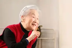 杨绛：做人最重要的是开心，生活已经很累了图片