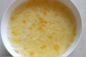 “开水冲鸡蛋”滴香油，坚持喝身体会怎样？医生揭晓答案图片