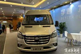首次！宇通轻客新品亮相北京，“客车大佬”补齐全场景拼图图片