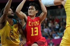 男篮陈江华近况：亲自教双胞胎儿子打球，妻子逆龄生长越来越好看图片