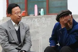 杨虎城遇害57年后，孙子找到凶手，对他祝福道：祝您活到110岁图片