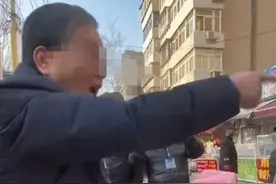 含泪买鱿鱼后续：霸气管理员现场砸锅，女摊贩身份被扒、恐被重罚图片