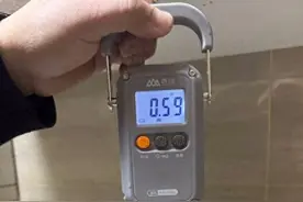 女子买4只螃蟹花289元，绑螃蟹皮筋占76元？市监局回应图片