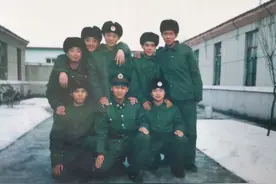 退伍后，我做城管已23年，如今月薪只有2350，妻子却对我佩服有加图片