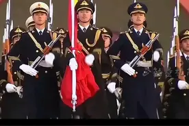 升旗手张自轩12年军旅退役后安置新工作，但他却辞了“铁饭碗”图片