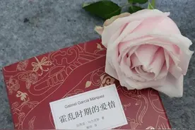 马尔克斯《霍乱时期的爱情》，一段跨越半个多世纪的黄昏恋情图片