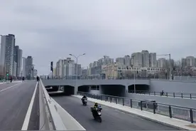 姚家园南路下穿铁路线涵洞近日通车，南侧人行通道何时开通？图片