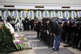 吊唁的时候，常常能听到一鞠躬、再鞠躬、三鞠躬，为啥不用二鞠躬图片