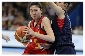 她被称女篮一姐：打球勇猛，二婚嫁同行生双胞胎，37岁当大学老师图片