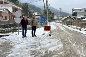 西山瑶族乡小源村：雪中送毯 叙驻村鱼水情图片