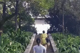 这样整蛊同桌真的好吗？看到的可千万不要模仿图片