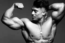 巧克力腹肌、人鱼线、公狗腰，就练这10个动作，你不当猛男谁当？图片