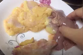 杀鸡时，鸡肚子里有一块“黄油”，吃掉还是直接扔掉？看完涨知识图片