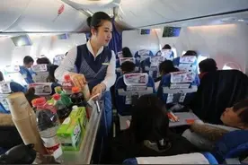 飞机上有3样东西是免费的，乘客不要求，空姐不会主动给图片