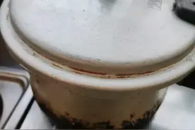 现用的高压锅已经20多年了，炖肉、熬粥、烙饼样样行，真是杠杠滴图片