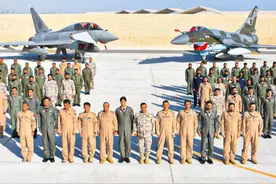 备受瞩目！歼-10CE对阵欧洲“台风”战斗机，究竟谁更厉害？图片