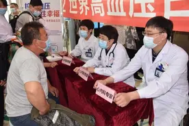 市第二医院志愿服务队 “医”如既往 白衣志愿者爱暖人心图片