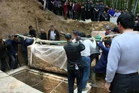 2011年，浙江挖出金丝楠木棺材，价值千金，同时解开一桩历史谜案图片