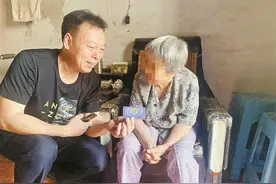 他为群众排忧解难，参与协调解决3000余起民生问题图片