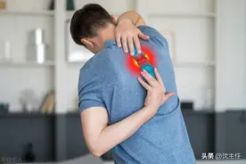 后背时不时就疼痛？可能是这8个原因在“捣乱”，尽早揪出来图片