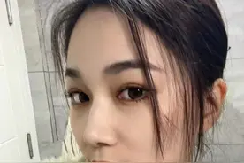 我，当空姐8年，每月飞90小时才挣12000元，其实挣的也是辛苦钱图片