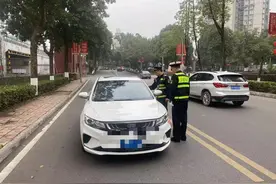 借朋友账号接单 男子无证跑网约车被查图片