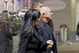桑切斯在米兰昂首阔步，30克拉钻石坠摇曳胸前，被贝索斯宠为女王图片