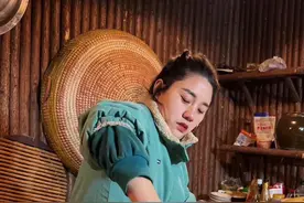 又到了吃咸鸭蛋的季节了，像我这样腌的咸鸭蛋个个翻沙冒油，我把这两种方法放到评论区#乡村守护人 #新农人计划2022农村生活 #腌鸭蛋视频封面