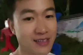 两性的关系本质就是有所图！ 这是48岁女诗人余秀华在回应那些吐槽她跟90后男友爱情时所说的话！她说，两性关系的本质就是有所图，哪怕是门当户对的两个青年男女，也是有所图，一个图他的阳光帅气，一个图她的年轻貌美，这就是两性关系的本质。如果说你一无所有，你没有东西被别人惦记企图，那你的人生还有什么意义和价值呢。所以，两个人在一起时幸福开心，这对于他们来说就是愉悦地两性关系。如果有一天，彼此嫌弃了，不爱了，那就相互成全，给彼此一个圆满的人生。因为每个人的人生意义，要大于爱情所带来的意义！#情感语录 #两性关系的本质 #群叔