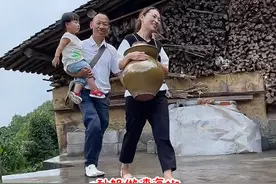 赵师傅家海椒红了，秋姐做了满满一坛酸香酸香的渣海椒！这是重庆和贵州交界的山区才有的美食哦#新农人计划2021 