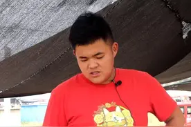 99年精神小伙说鲅鱼炸一次油就变黑，一条鲅鱼成本4元！#山东美好推荐官 #我的家乡在山东 #美食分享官视频封面