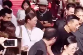 #刘德华 庆祝入行40周年抖音直播，关闭了直播打赏功能，优质偶像就是不一样，只为与粉丝唱歌聊天，难怪红了40年视频封面