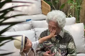 跨世纪吃货，跨世纪的爱❤️#乘风破浪的老baby #隔代亲#百岁奶奶视频封面