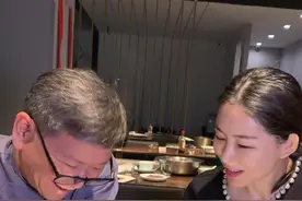 秘制蒸白条成功的关键：放很多盐，不要担心。冰箱冷藏20分钟。洗干净抹上猪油加满啤酒。上汽6分钟。不好吃来找我。#西划船 #张荣亭