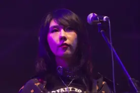 作为摇滚圈女乐手的颜值代表，赵梦是无数滚米的梦中人，你是其中之一吗？#创作灵感 #中国摇滚纪录 #新裤子