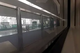 成灌快铁天府号 公交化运营真方便 犀浦到都江堰只用19分钟视频封面