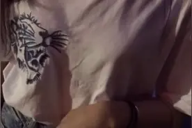 我们真的羡慕如此的爱情，为什么羡慕，因为在这个功利的社会，显