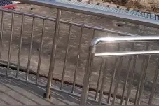 我本善良可人间的疾苦却一样都没有放过我。下辈子不想再来了！视频封面