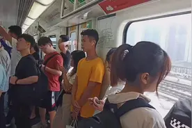 深圳北站到龙华地铁站，四号线，人超多视频封面