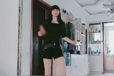 五十岁美女在家热舞视频封面