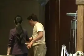 素颜林凤娇探班老公成龙视频封面