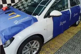 大众高尔夫贴全车膜3800贵不贵？视频封面