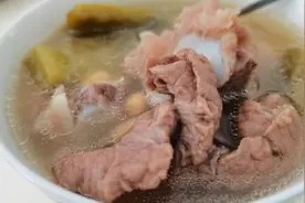 两分钟学会广东家汤，猪骨苦瓜黄豆汤，清热解暑，虚火牙痛的克星