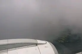 勋哥实拍飞机降落广西北海机场全过程！视频封面