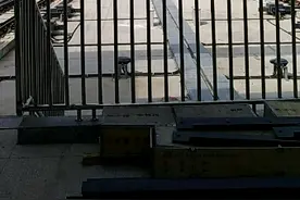 宁波地铁3号线，朝晖路临时终点站，今后直通奉化区。