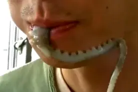 生吃章鱼，吸盘会吸附在喉咙上