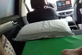 比亚迪唐能一边充电一边开着空调在车里睡觉吗？答案是可以的！