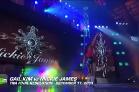 这位选手，你打摔角赛穿这套服装，不太方便行动吧视频封面