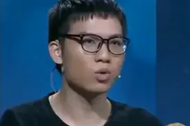 帅小伙暗恋女孩9年迟迟不敢表白，女孩台上哭诉，我们在一起吧